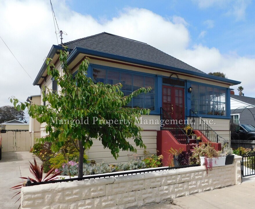 1129 Sixth St in Monterey, CA - Building Photo
