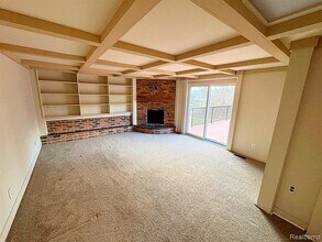 19479 Scenic Harbour Dr in Northville, MI - Building Photo - Building Photo