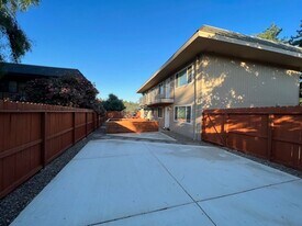 3747 Churn Crk Rd in Redding, CA - Building Photo