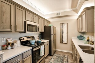 Ellery at Lake Sherwood Apartments