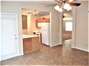 2306 N 88th Ave in Phoenix, AZ - Foto de edificio - Building Photo