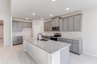 5933 Revere Dr in Providence Village, TX - Foto de edificio - Building Photo