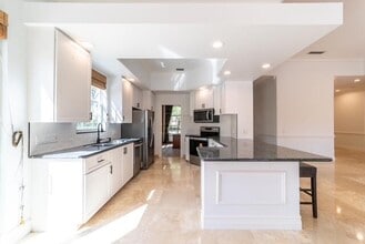 4908 Grassleaf Dr in Palm Beach Gardens, FL - Building Photo - Building Photo