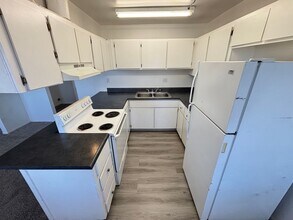 147 Westminster Way in Henderson, NV - Building Photo - Building Photo