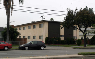 15505 Woodruff Ave in Bellflower, CA - Building Photo