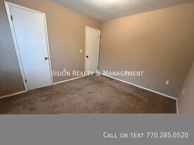 12 S Creek Rd in Carrollton, GA - Building Photo