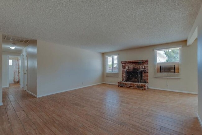 3061 Meadowlands Dr