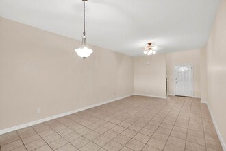 3150 N Yarbrough Dr in El Paso, TX - Building Photo - Building Photo