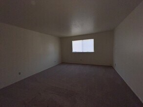 7035 Riverside Blvd in Sacramento, CA - Building Photo - Building Photo