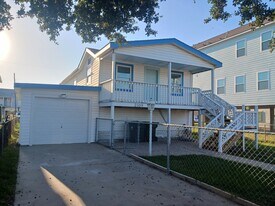 2109 Victory St in Galveston, TX - Building Photo