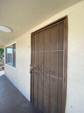 Linden Terrace Apartments in Long Beach, CA - Building Photo - Interior Photo