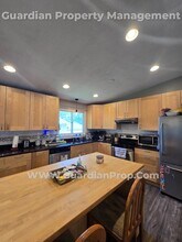 2305 Woodbridge Cir N in Roseville, MN - Building Photo - Building Photo