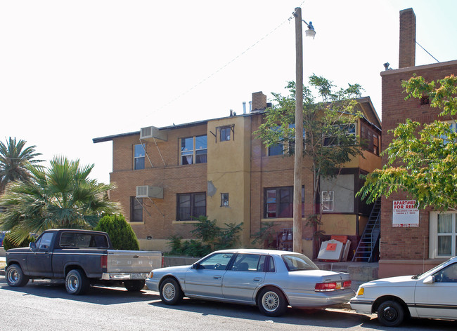 1317 N Ochoa St in El Paso, TX - Foto de edificio - Building Photo