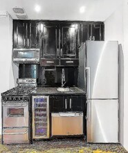 326 E 35th St, Unit LE in New York, NY - Building Photo - Building Photo