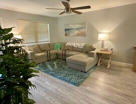 10036 63rd Ave N, Unit 16 in St. Petersburg, FL - Building Photo