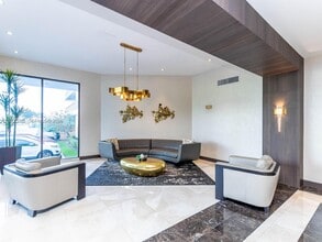 20505 E Country Club Dr in Aventura, FL - Building Photo - Building Photo