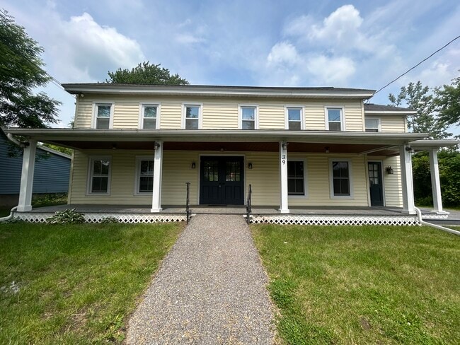 39 Main St, Unit 1 in Ballston Lake, NY - Building Photo - Building Photo