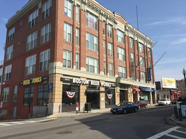 53 Brookline Ave, Unit 211 in Boston, MA - Building Photo