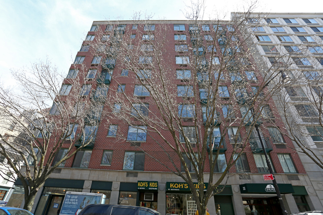 Reade House in New York, NY - Building Photo