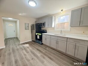 3 Maple St in Seymour, CT - Building Photo - Building Photo