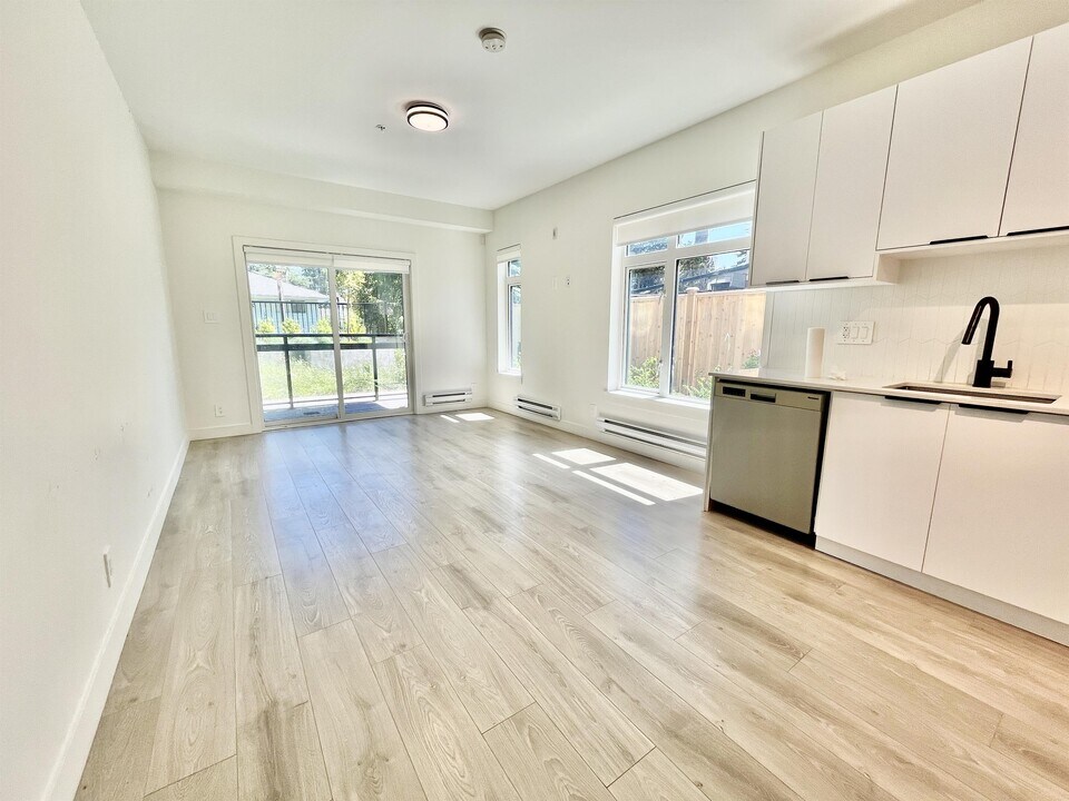 10616-10132 132 St in Surrey, BC - Building Photo