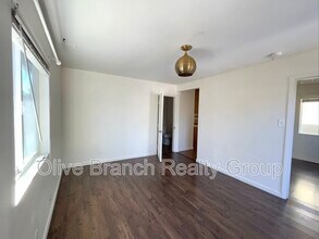 2128 Kent St in Los Angeles, CA - Building Photo - Building Photo