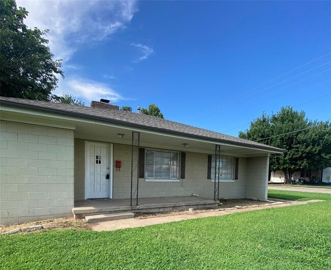 property at 501 W 2nd St