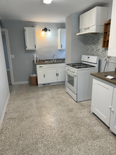 11 Oakwood Ave in Bedford, OH - Building Photo - Building Photo
