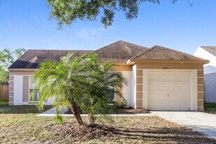 1626 Crossridge Dr in Brandon, FL - Building Photo