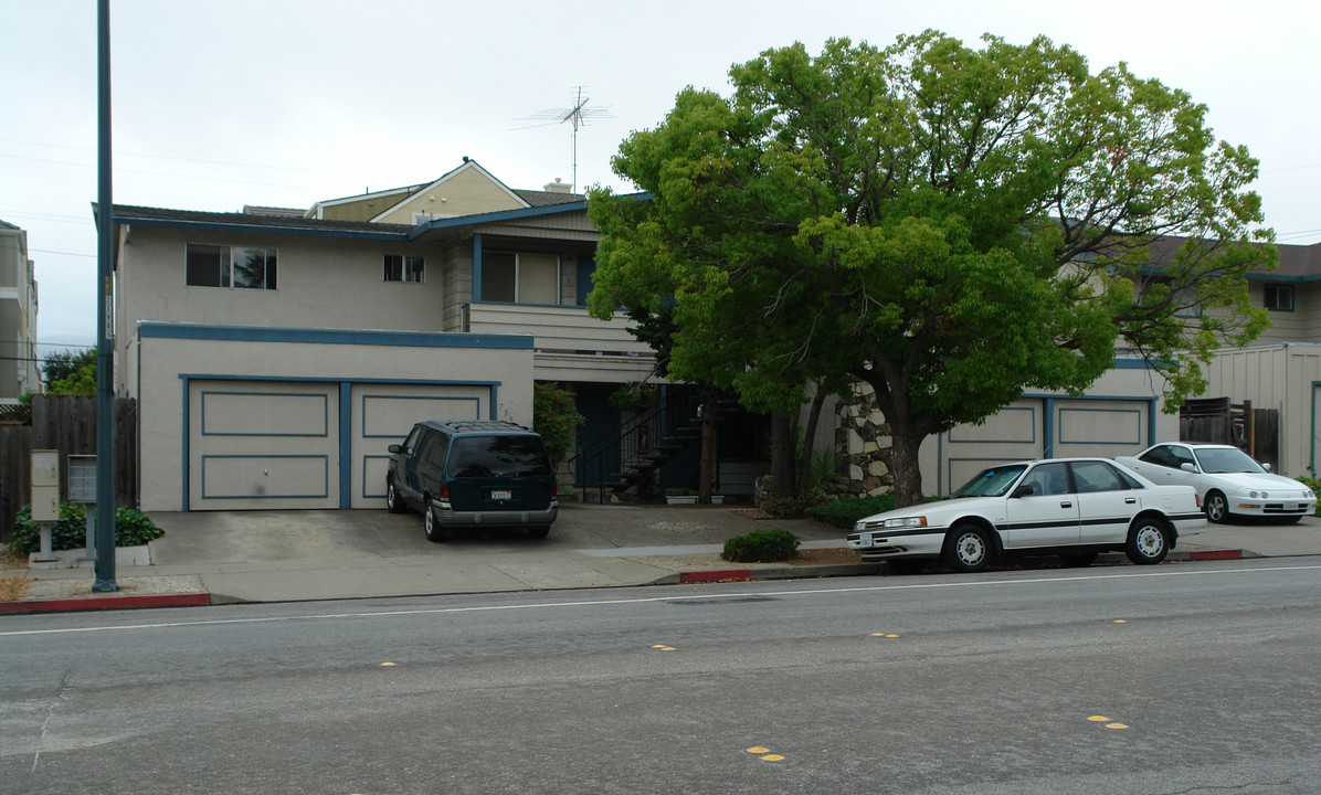 7390 Rainbow Drive in Cupertino, CA - Building Photo