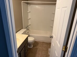 11 W Perry St in Maryville, IL - Building Photo - Building Photo