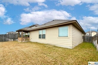 362 Limerick Rd in Buda, TX - Foto de edificio - Building Photo