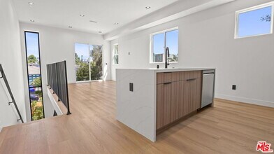 10844 Peach Grove St in Los Angeles, CA - Building Photo - Building Photo