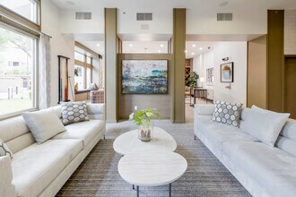 Aria on Cave Creek Apartments in Phoenix, AZ - Building Photo - Interior Photo