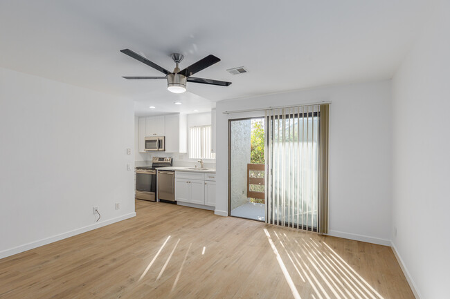 Golden Glen Apartments in San Diego, CA - Building Photo - Interior Photo