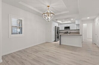 Carlyle Condominiums in Sherman Oaks, CA - Building Photo - Building Photo