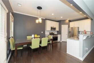 7245 Heritage Oak Ct in Cumming, GA - Building Photo - Building Photo