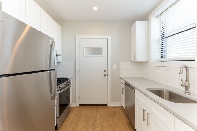 2623 W Berwyn Ave, Unit 2 in Chicago, IL - Foto de edificio - Building Photo