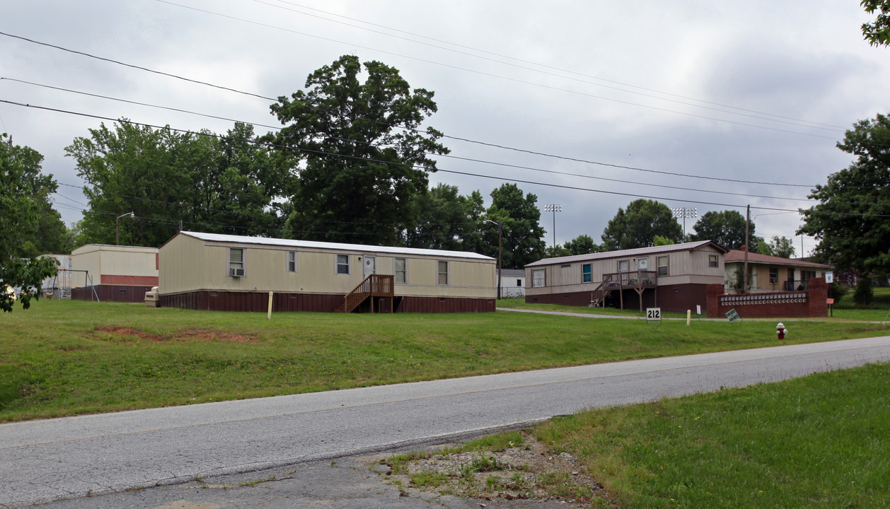 212 Washboard Rd in Thomasville, NC - Building Photo