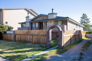 4336 73 St NW in Calgary, AB - Building Photo