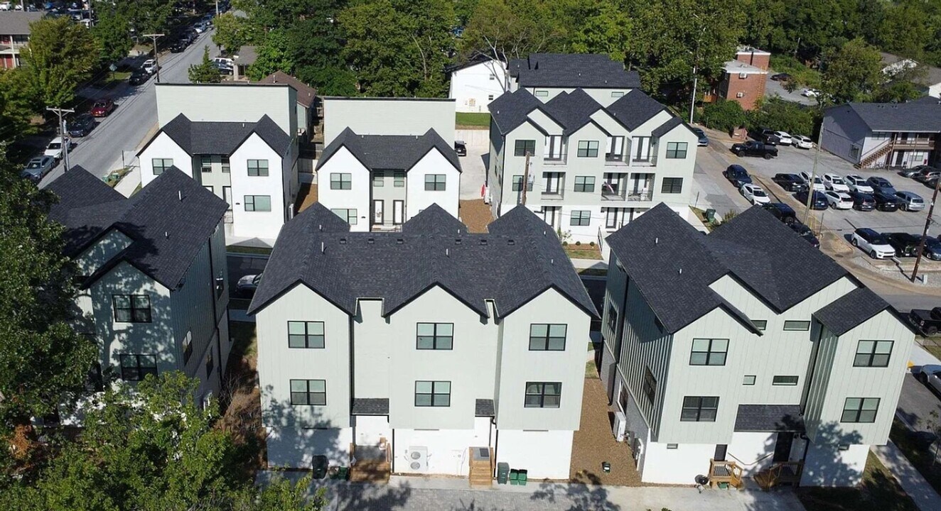 619 Whitham Ave in Fayetteville, AR - Building Photo