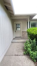 1818 Arlington Dr in Medford, OR - Building Photo - Building Photo
