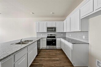 601 Thomas St in Bonham, TX - Foto de edificio - Building Photo