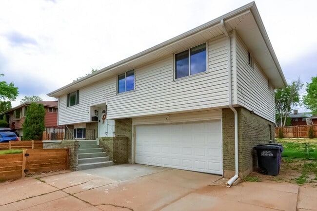 property at 4465 W Yale Ave