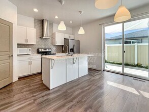 2115 W Bella Ln in Nampa, ID - Building Photo - Building Photo