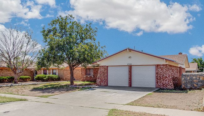 4748 Rutherford Dr in El Paso, TX - Building Photo - Building Photo