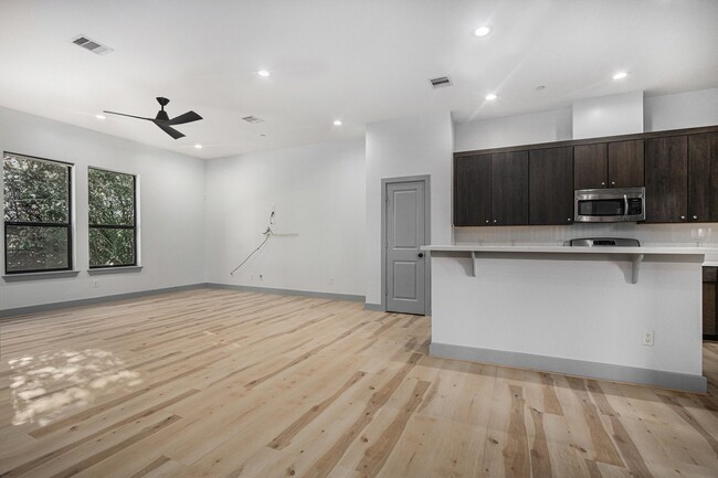 property at 2422 Navigation Blvd