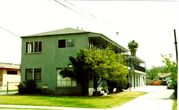 6624 Vinevale Ave in Bell, CA - Foto de edificio - Building Photo