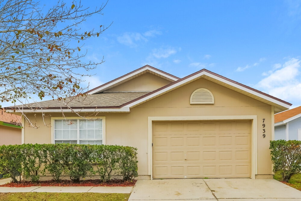 7939 Cherry Blossom Dr S in Jacksonville, FL - Building Photo