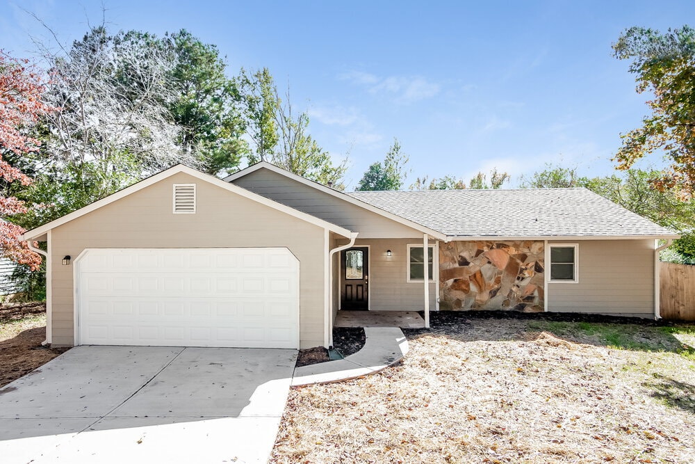 9453 Forest Knoll Dr in Jonesboro, GA - Building Photo